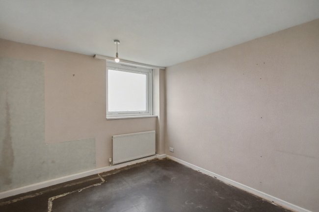 19 Victor Court, Hornchurch, Essex, RM12 4XF 4