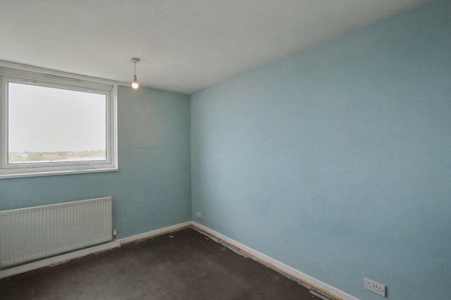 19 Victor Court, Hornchurch, Essex, RM12 4XF 4