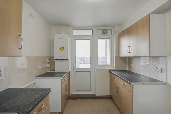 19 Victor Court, Hornchurch, Essex, RM12 4XF 4