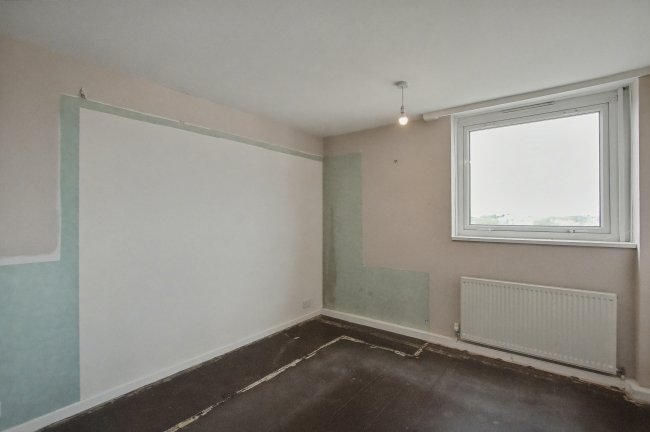 19 Victor Court, Hornchurch, Essex, RM12 4XF 4