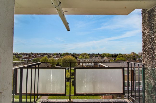 19 Victor Court, Hornchurch, Essex, RM12 4XF 4