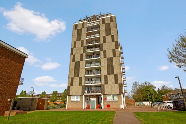 19 Victor Court, Hornchurch, Essex, RM12 4XF 4