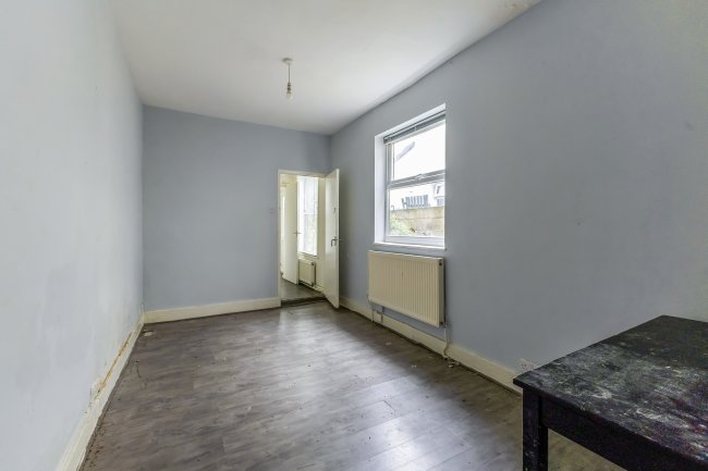 96 Crawley Road, Luton, LU1 1HZ 2