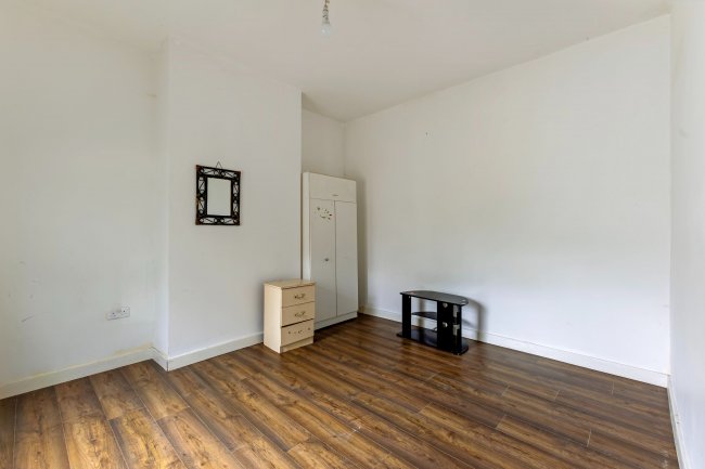 96 Crawley Road, Luton, LU1 1HZ 2