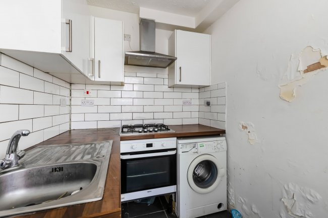 96 Crawley Road, Luton, LU1 1HZ 2