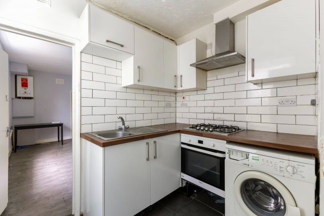 96 Crawley Road, Luton, LU1 1HZ 2