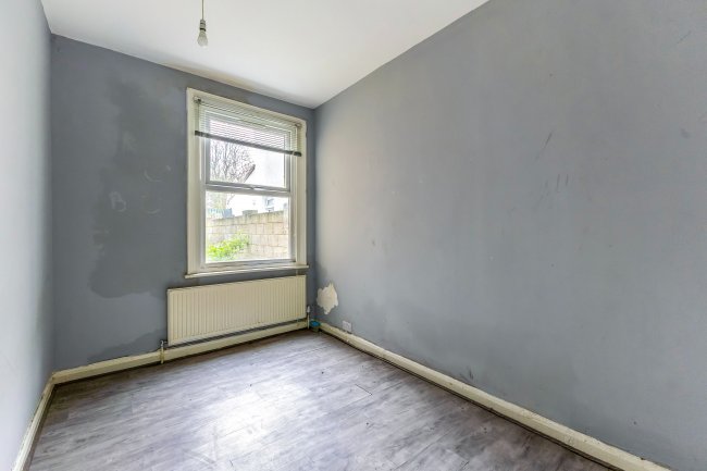 96 Crawley Road, Luton, LU1 1HZ 2