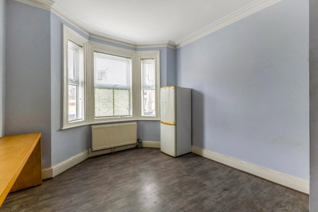 96 Crawley Road, Luton, LU1 1HZ 2