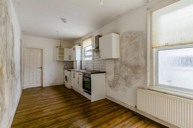 96 Crawley Road, Luton, LU1 1HZ 2