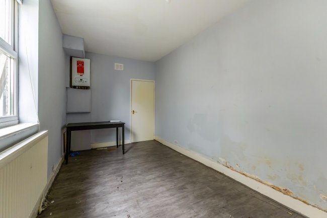 96 Crawley Road, Luton, LU1 1HZ 2