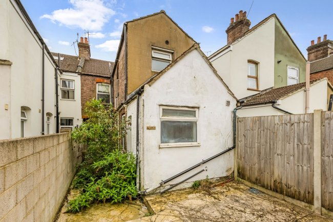 96 Crawley Road, Luton, LU1 1HZ 2