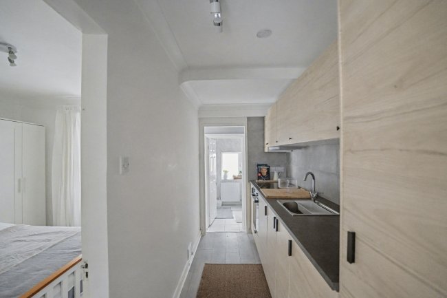 167a Plumstead High Street, Plumstead, London SE18 1HE 7