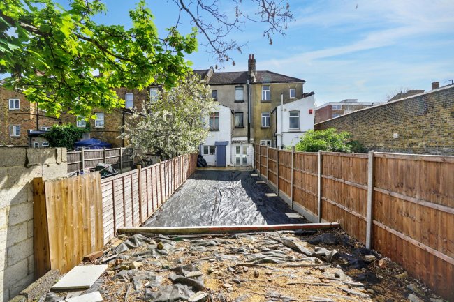 167a Plumstead High Street, Plumstead, London SE18 1HE 7