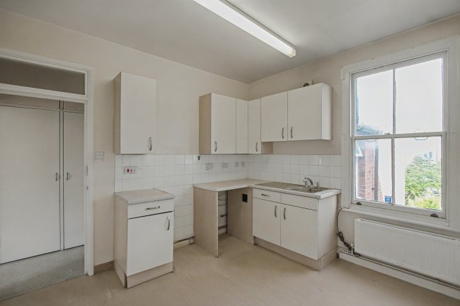Flat B, 150 Villiers Road, London NW2 5PU 10