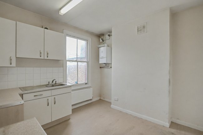 Flat B, 150 Villiers Road, London NW2 5PU 10