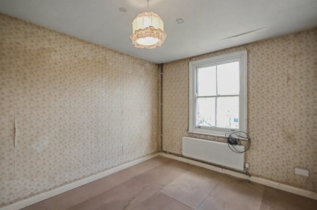 Flat B, 150 Villiers Road, London NW2 5PU 10