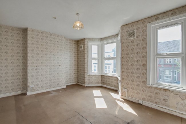 Flat B, 150 Villiers Road, London NW2 5PU 10