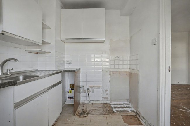 4d Tadema Road, London SW10 0NU 2