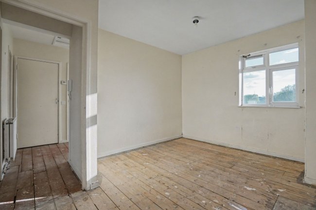 4d Tadema Road, London SW10 0NU 2