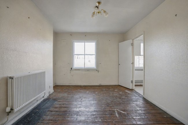 4d Tadema Road, London SW10 0NU 2