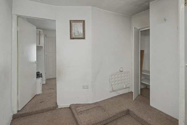 15-15A New Barn Street, Plaistow, London E13 8JZ 10