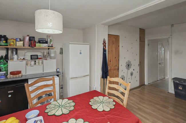 31 Pleasant Way, Wembley, Middlesex HA0 1DG 7