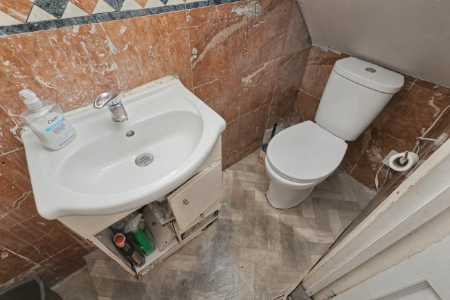 31 Pleasant Way, Wembley, Middlesex HA0 1DG 7