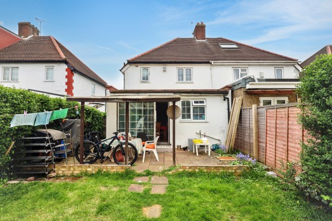 31 Pleasant Way, Wembley, Middlesex HA0 1DG 7