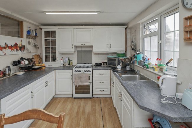 31 Pleasant Way, Wembley, Middlesex HA0 1DG 7