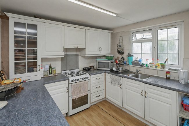 31 Pleasant Way, Wembley, Middlesex HA0 1DG 7