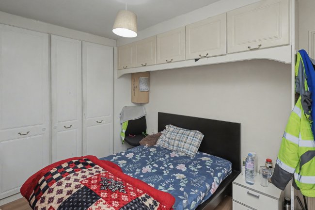 31 Pleasant Way, Wembley, Middlesex HA0 1DG 7