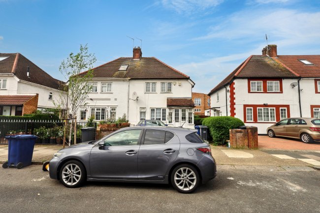 31 Pleasant Way, Wembley, Middlesex HA0 1DG 7