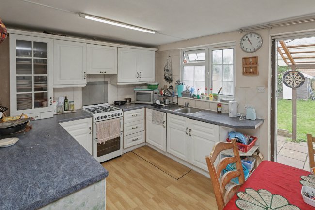 31 Pleasant Way, Wembley, Middlesex HA0 1DG 7