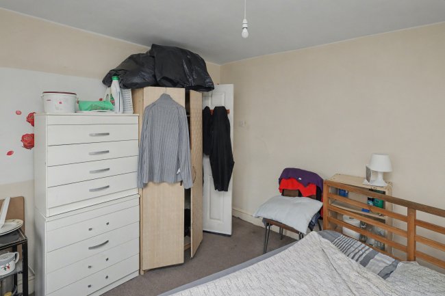 31 Pleasant Way, Wembley, Middlesex HA0 1DG 7