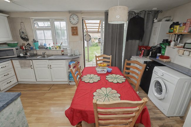 31 Pleasant Way, Wembley, Middlesex HA0 1DG 7