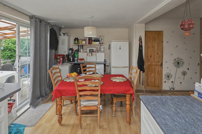 31 Pleasant Way, Wembley, Middlesex HA0 1DG 7