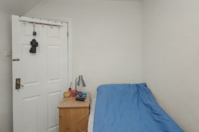 31 Pleasant Way, Wembley, Middlesex HA0 1DG 7