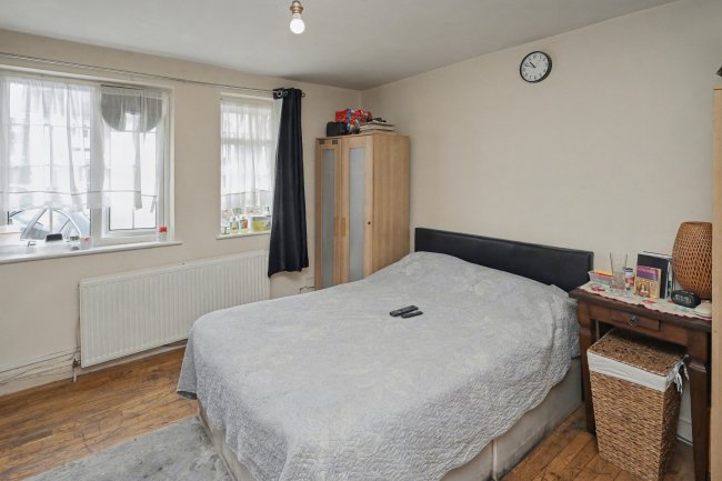 31 Pleasant Way, Wembley, Middlesex HA0 1DG 7