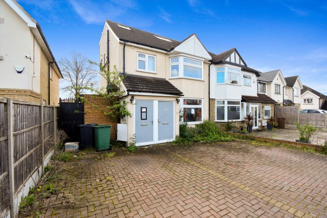 31 Pinner Park Gardens, Harrow HA2 6LQ 2