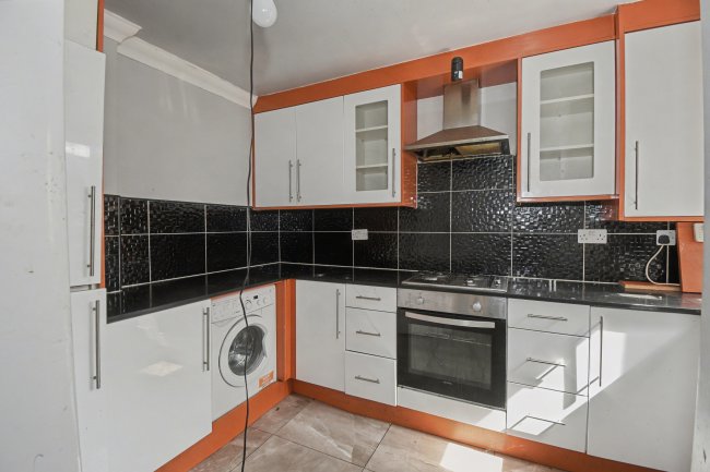 31 Pinner Park Gardens, Harrow HA2 6LQ 2