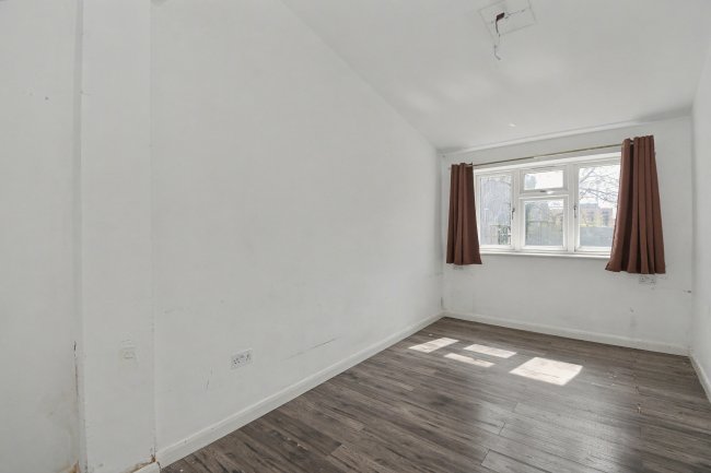 31 Pinner Park Gardens, Harrow HA2 6LQ 2