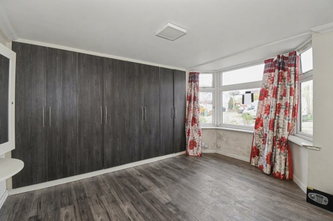 31 Pinner Park Gardens, Harrow HA2 6LQ 2