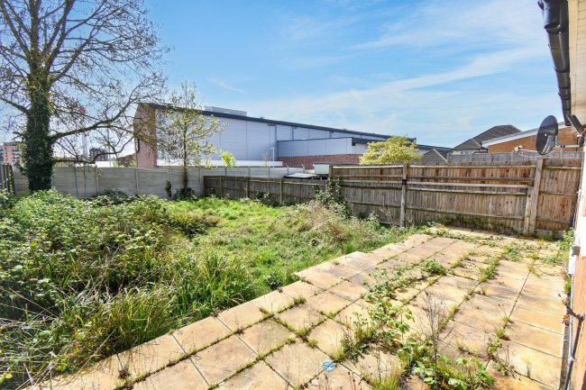 31 Pinner Park Gardens, Harrow HA2 6LQ 2