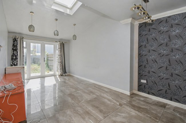 31 Pinner Park Gardens, Harrow HA2 6LQ 2