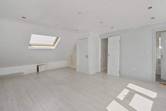 31a Pinner Park Gardens, Harrow HA2 6LQ 3