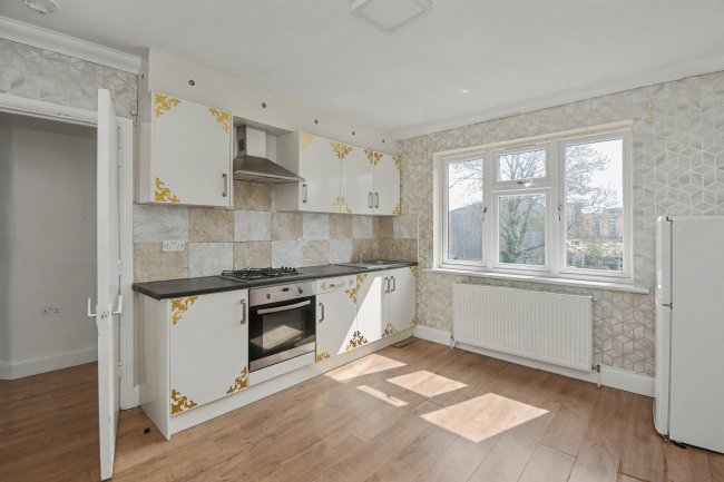 31a Pinner Park Gardens, Harrow HA2 6LQ 3