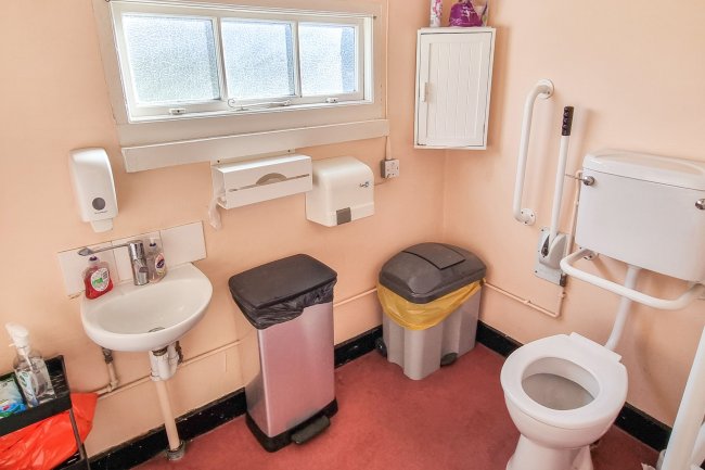 84 Silver Street, Enfield, London, EN1 3EP 5