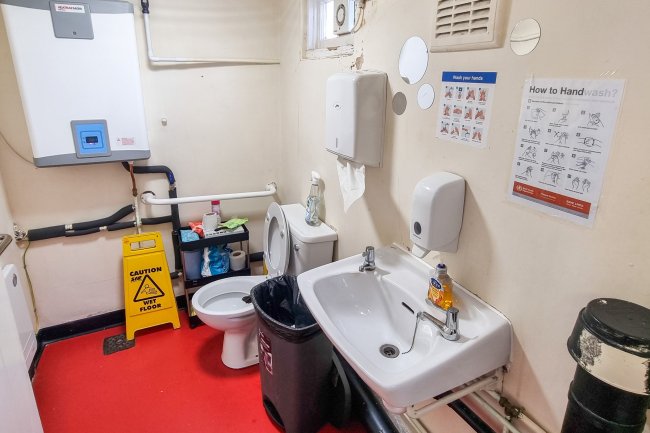 84 Silver Street, Enfield, London, EN1 3EP 5