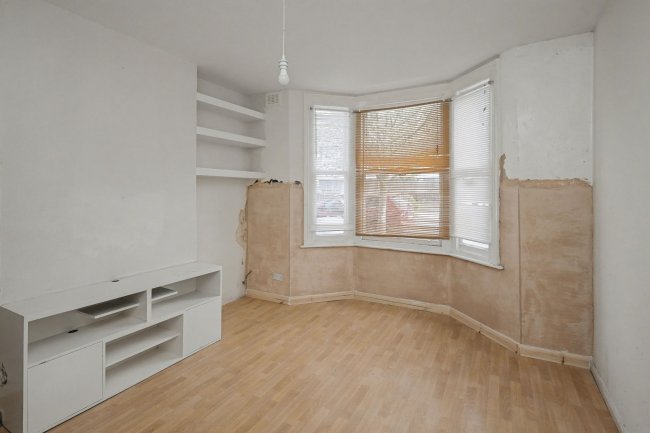 Flat A, 126 Leghorn Road, London NW10 4PG 7