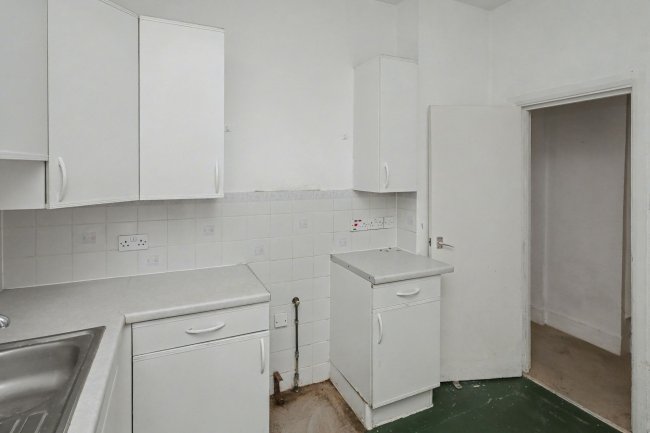 Flat A, 126 Leghorn Road, London NW10 4PG 7